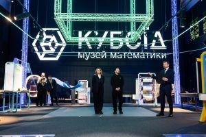 Перший в Україні, п’ятий у світі: у Києві відкрили музей математики «Кубоїд»