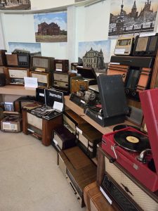 У музеї історії ХНУРЕ відкрилась двовимірна виставка, присвячена 95-річчю Університету