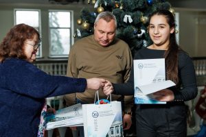 Дітей працівників ХНУРЕ привітали з Різдвяними та Новорічними святами