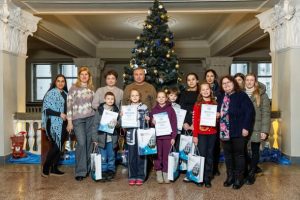 Дітей працівників ХНУРЕ привітали з Різдвяними та Новорічними святами